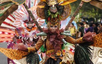 Istana-Centrisme Budaya dalam Karnaval: Biaya Besar dan Normalisasi Ketimpangan Kelas Sosial!